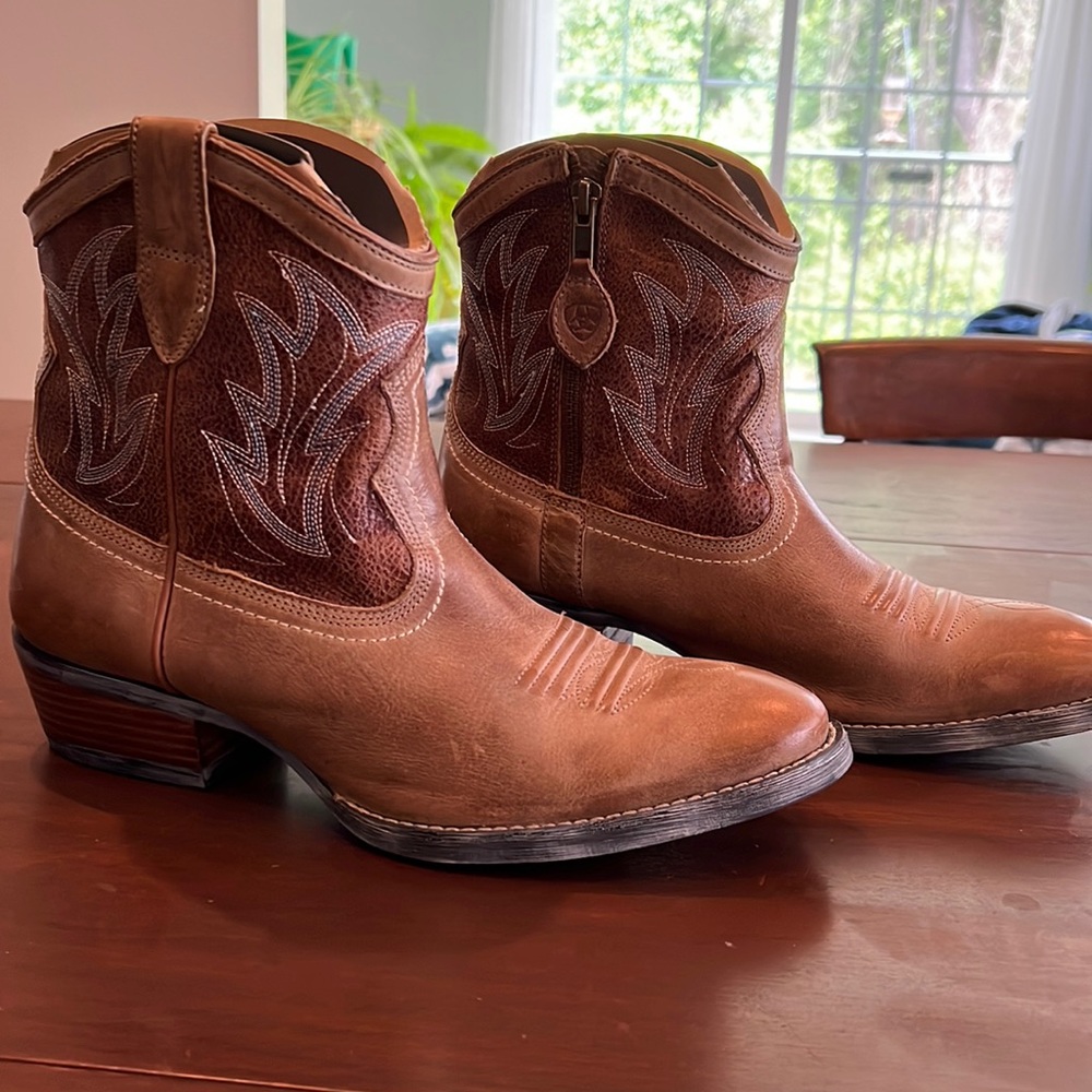 Women’s Ariat Short Western Boots
